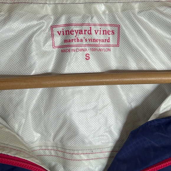 VINEYARD VINES womens size small pull over rain jacket with peak-a-boo hood - Picture 8 of 8